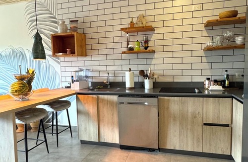 Puntarenas Condo | Designer Modern vibe -walk to Beach in Tambor