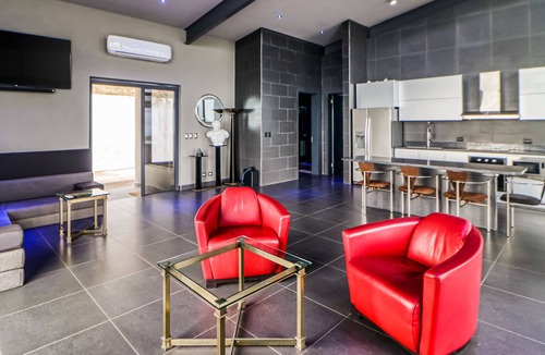 Jaco House | Dog-friendly home with sweeping views, infinity pool, terrace, & washer/dryer