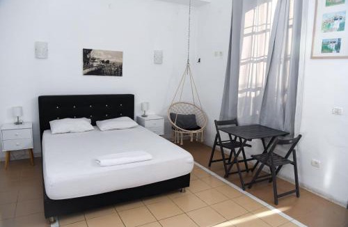 Tiberias Old City Cabin | Domos Tiberias - Heated pool דומוס טבריה- בריכה מחוממת דקת הליכה לממד