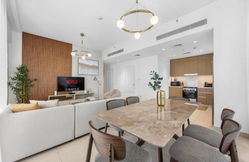 Dubai Apartment | Dubai Creek Gem, Stylish Condo With Two Balconies