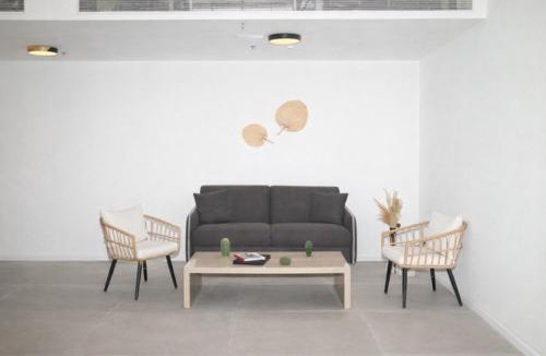 Kerem HaTeimanim Apartment | Eclectic 2BR Bauhaus by Kerem TLV