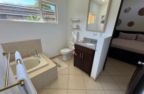 Paraiso Apartment | El Gordos Tropical Oasis w Pool & Near 7 Beaches
