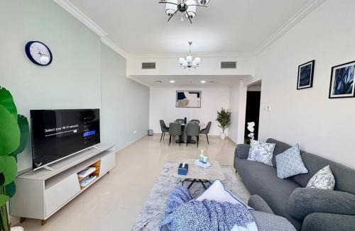 Al Majaz Apartment | Elegant 2BR Waterfront Apartment Spacious