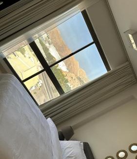 Qurm Apartment | Elegant 3-Bed room Sea-View