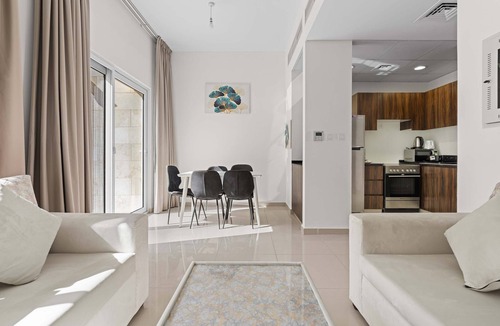 Dubai House | Elegant 3BR Villa Retreat w Private Backyard