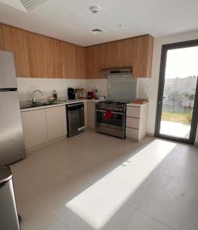 Dubai Villa | Elegant 3BR Villa - Maid Direct Lagoon & Pool Access