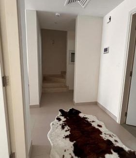 Dubai Villa | Elegant 3BR Villa - Maid Direct Lagoon & Pool Access