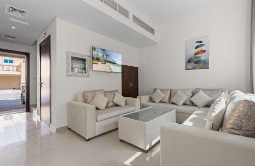 Dubai House | Elegant 3BR Villa Retreat w Private Backyard