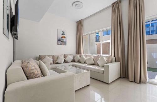 Dubai House | Elegant 3BR Villa Retreat w Private Backyard