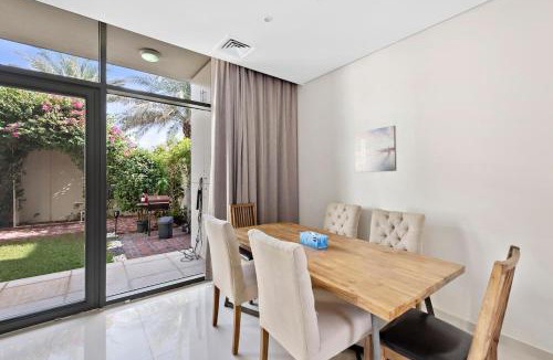 Dubai Villa | Elegant 3BR Villa with Access to Pool & Gym