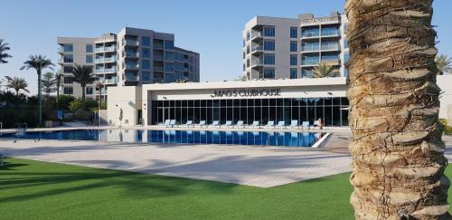Dubai Apartment | Elegant and comfortably furnished 2BRH apartment in a quiet area!