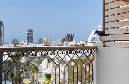 Tel Aviv City Center Apartment | Elegant Apt w Balcony & Mamad in Heart of Tel Aviv
