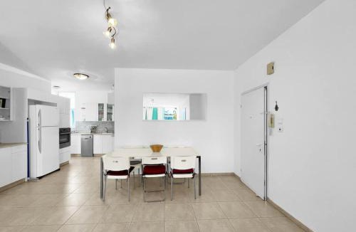 Herzliya Pituach Apartment | Elegant Beachside Apartment