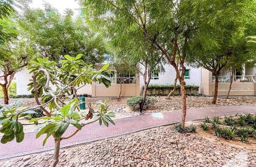 The Greens Apartment | Elegant Ground-Floor 1BR Overlooking Gardens