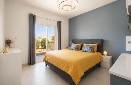 Dubai Villa | Elegant lakeside villa with a private pool