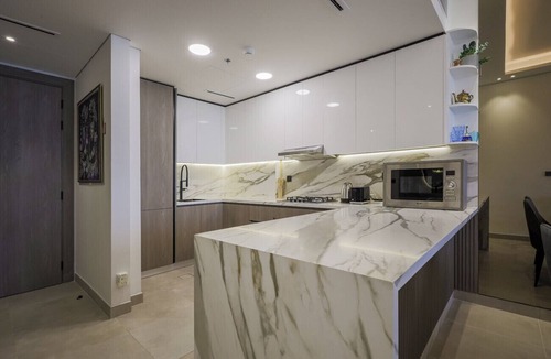 Jumeirah Village Triangle Apartment | Elegant One Bedroom with Additional Room in JVT