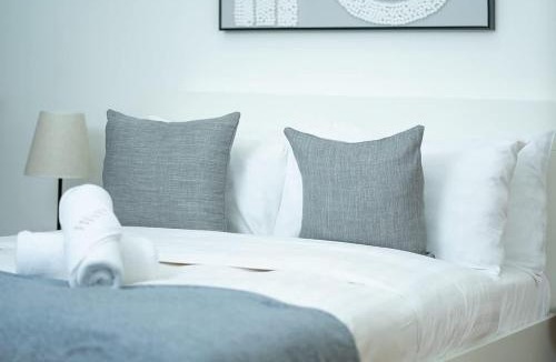 Dubai Apartment | Elegant Studio at Arabian Gate - Dubai Silicon Oasis, with Pool & Free Parking