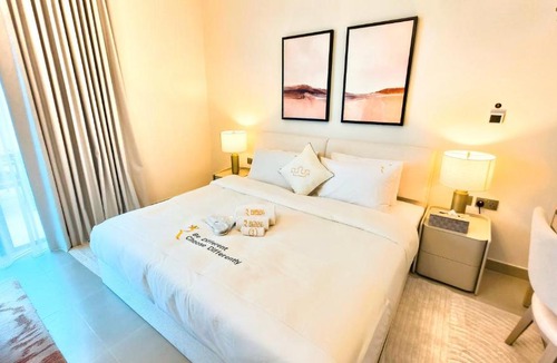 Abu Dhabi Apartment | Elegant Studio - Luxe Yas Golf Retreat