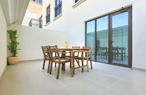 Abu Dhabi Apartment | Elegant Studio - Luxe Yas Golf Retreat