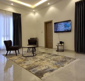 Azaiba Hostel | Elizabeth