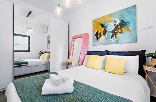 Kerem HaTeimanim Apartment | Enchanting Apartment with Pool, Steps from the Beach Bomb Shelter