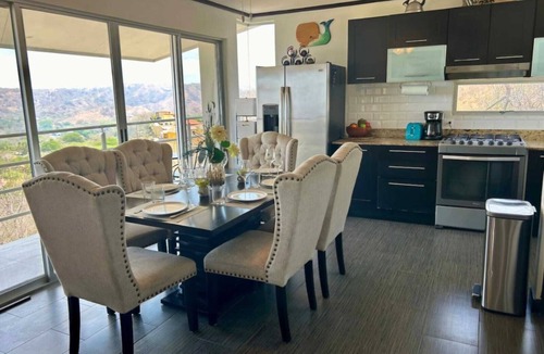 Coco House | Endless Ocean Views 4 bedroom suites, Private Pool, minutes from downtown Coco