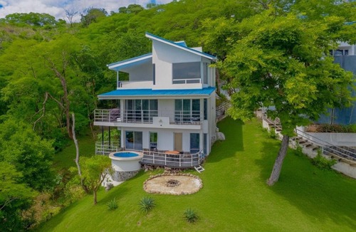 Coco House | Endless Ocean Views 4 bedroom suites, Private Pool, minutes from downtown Coco
