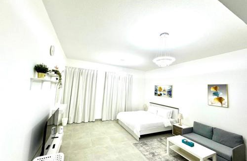 International City Apartment | England Cluster International City - Bright,Spacious and Well Furnished Studio