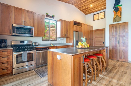 Ballena Villa | Epic Ocean-to-Mountain Views | 24/7 Gated Community | Private | Villa Roca