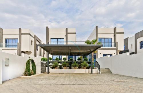 Sharm Villa | Exclusive 4BR Villa with Assistant Room, Lush Garden & Private Pool Facing Panoramic Sea Views, Al Dana Island, Fujairah by Deluxe Holiday Homes