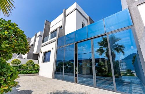 Sharm Villa | Exclusive 4BR Villa with Assistant Room, Lush Garden & Private Pool Facing Panoramic Sea Views, Al Dana Island, Fujairah by Deluxe Holiday Homes