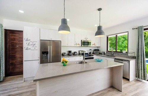 Bebedero House | Family home, spacious 4-bedroom house in Playa Junquillal with AC
