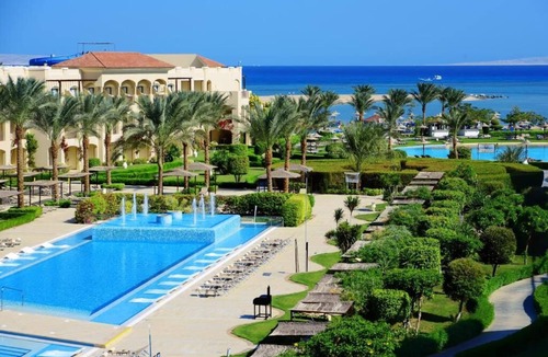 Village Road Resort | Family-Friendly 3 Swim-Up Rooms with Aqua Park & Close to Diving Spots