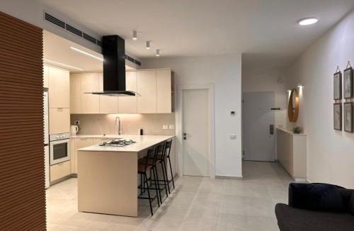 Rishon LeTsiyon Apartment | Family Friendly 3BR with Free Parking - in Rishon Letzion