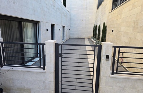 Suwailih Apartment | Family-Friendly & Warm 2 bedroom apartment . Best for vacationers