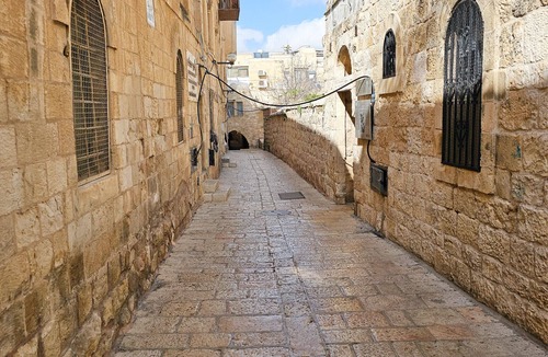 Old City Apartment | Family Friendly with Terrace in Old City by FeelHome