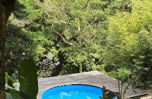 Sarchi Norte Cabin | Family & Pet friendly Nestled in the forest Trails Waterfalls 13 km away 8 beds