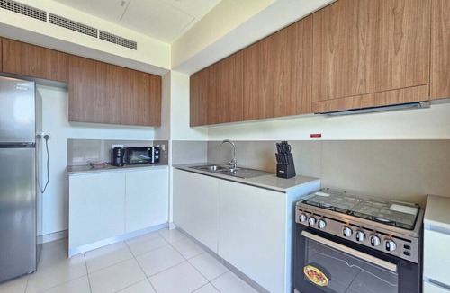 Dubai House | Family townhouse with pool & gym