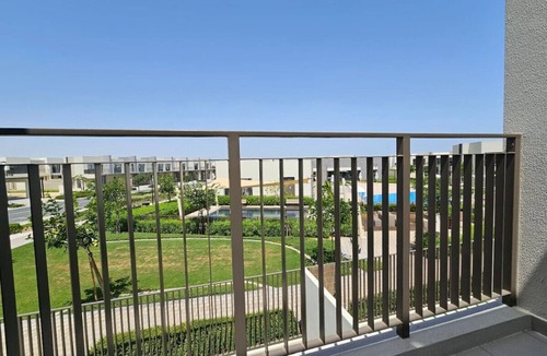 Dubai House | Family townhouse with pool & gym