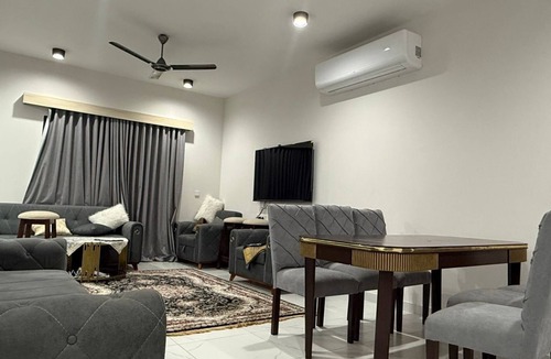 Salalah Apartment | Fantastic 3-bedroom apartment with AC, WIFi in Salalah & public swimming pool