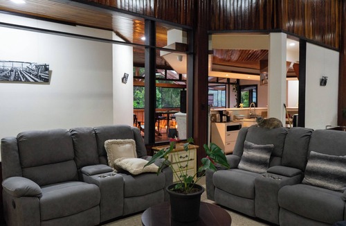 Monteverde Hotel | Fantastic 5-bedroom hotel in Monteverde
