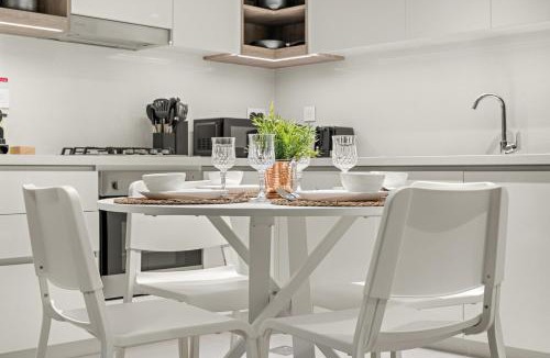 Za'abeel 2 Apartment | FIRST CLASS 1BR Luxury Meets Ease