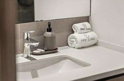 Dubai Apartment | FIRST CLASS 2BR Luxe Stay Near Dubai Creek Hub