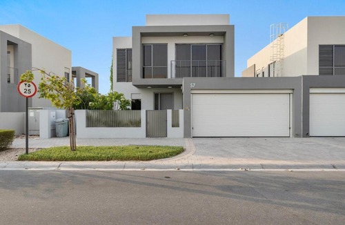 Dubai Apartment | FIRST CLASS Villa Private Pool & Garden Bliss