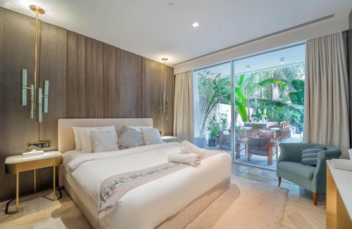 Palm Jumeirah Apartment | FIVE Palm-Private Pool and Garden-Luxury Suite