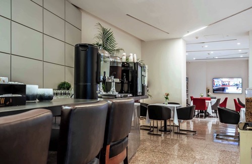 Herzliya Apartment | Five Superior Rooms – Prime Location