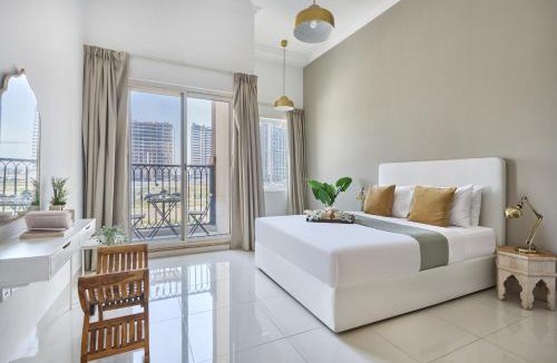 Dubai Sports City Apartment | Frank Porter - Canal Residence