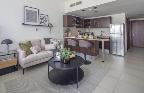 Jumeirah Lake Towers Apartment | Frank Porter - Dubai Arch Tower , JLT