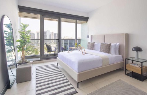 Jumeirah Lake Towers Apartment | Frank Porter - Dubai Arch Tower , JLT
