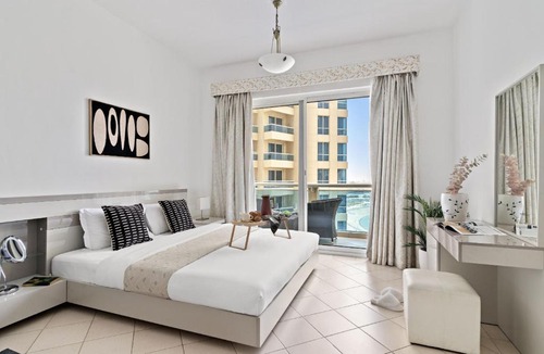 Dubai Production City Apartment | Frank Porter - Lago Vista